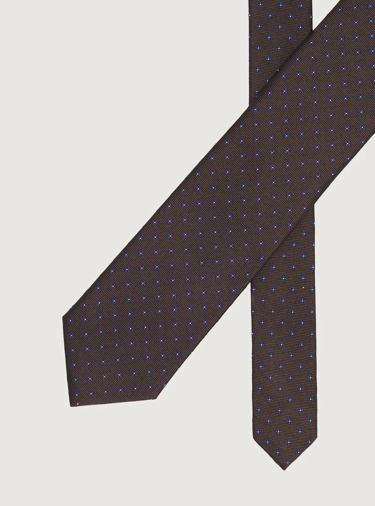 Patterned silk tie