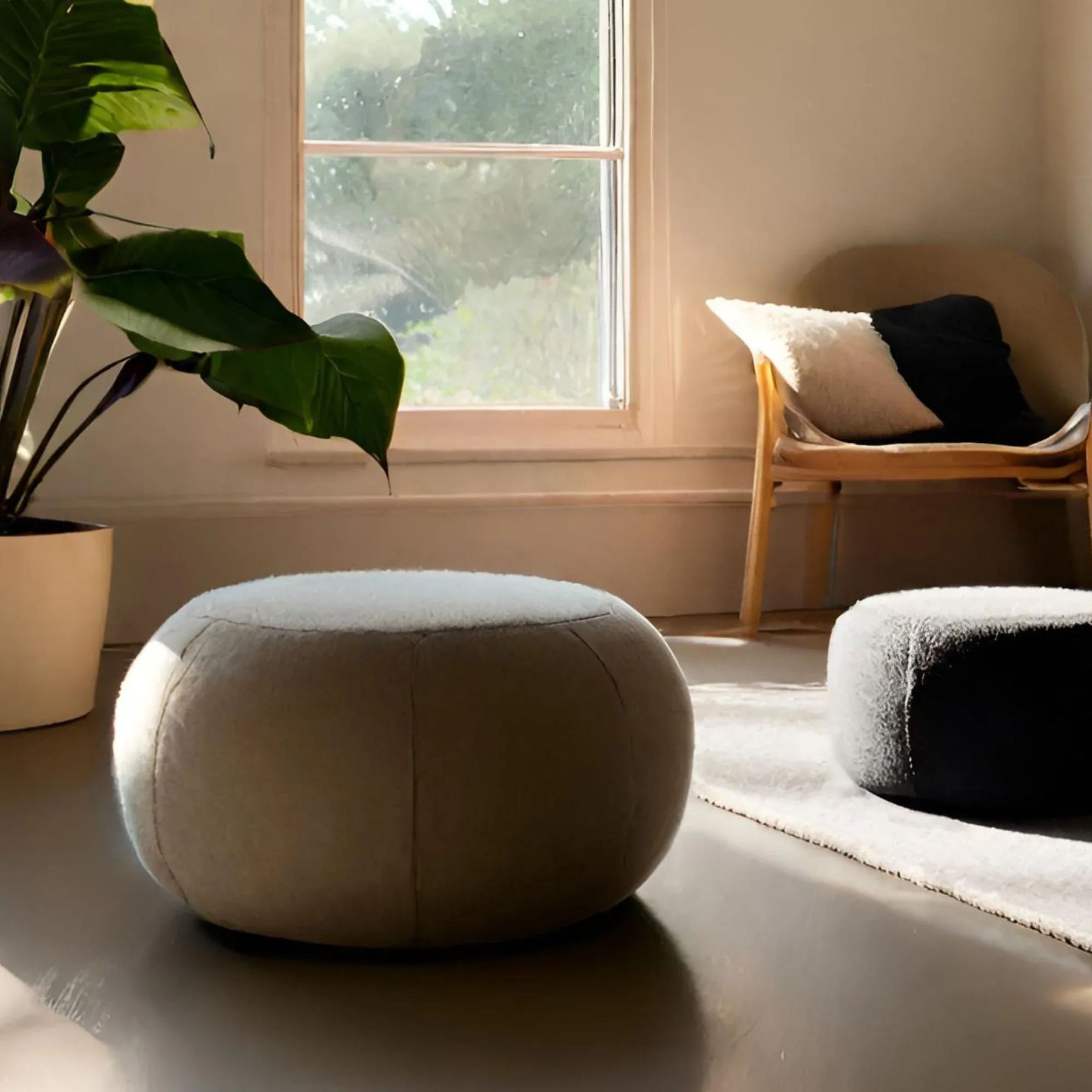COCOON ECO M,  Pouf Design Rotondo in Ecopelle 64x45