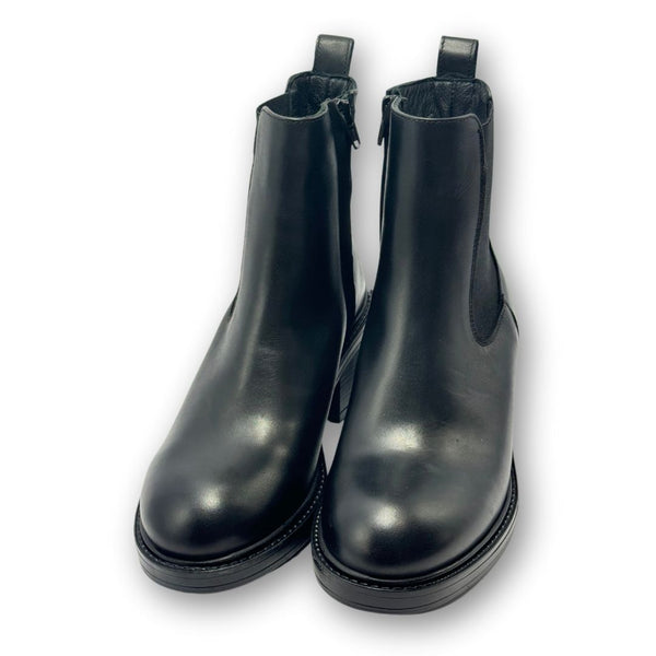 MastroDomenico Women's Handmade Low Ankle Boots - Black 