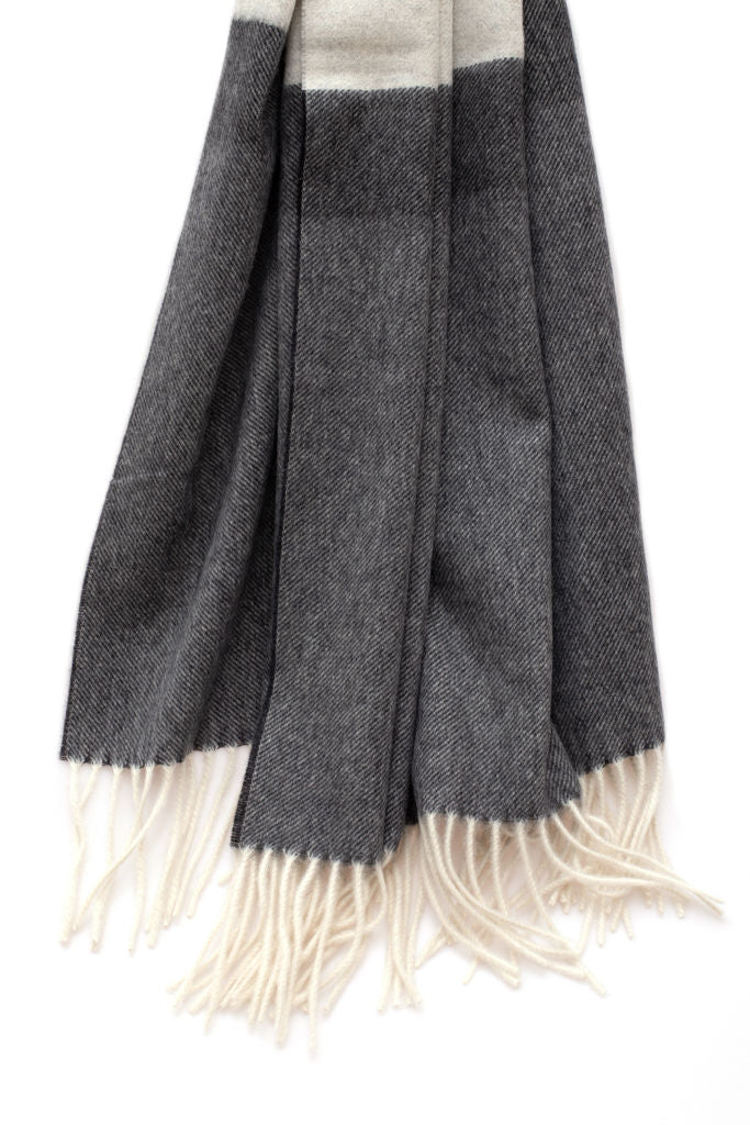 Sciarpa con frange in cashmere