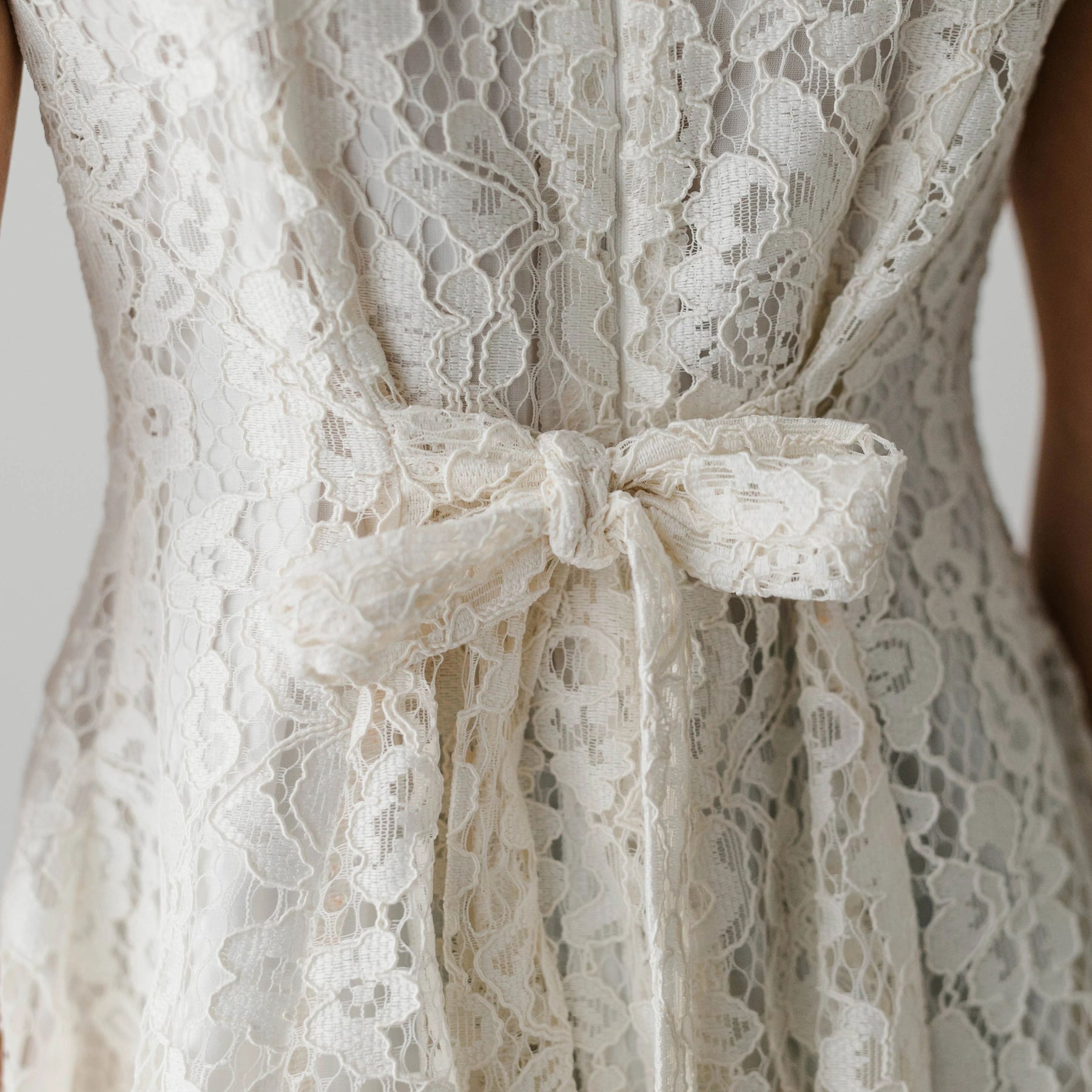 WHITE LACE DRESS