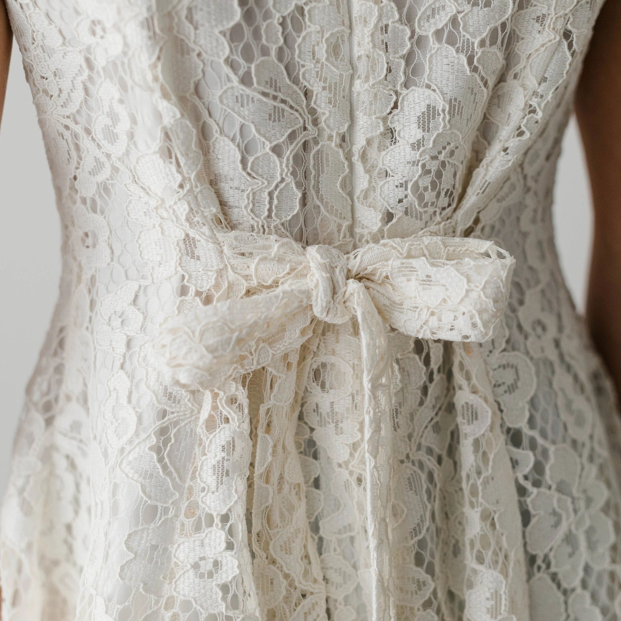 WHITE LACE DRESS