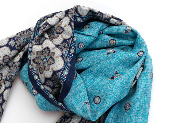 Double-face scarf with pure silk design