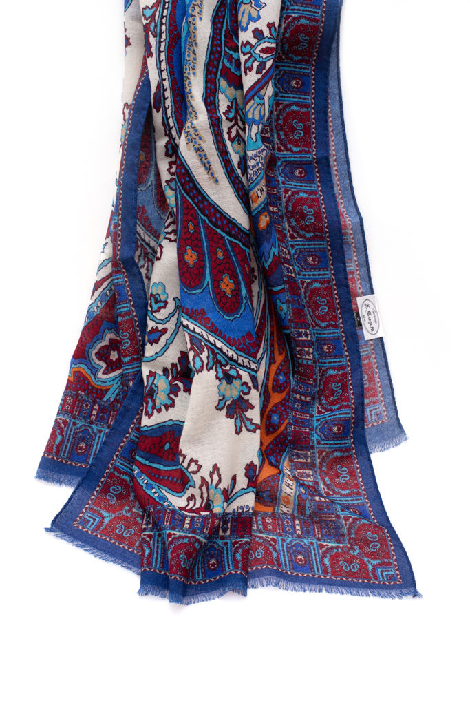Blue scarf with pure wool pattern