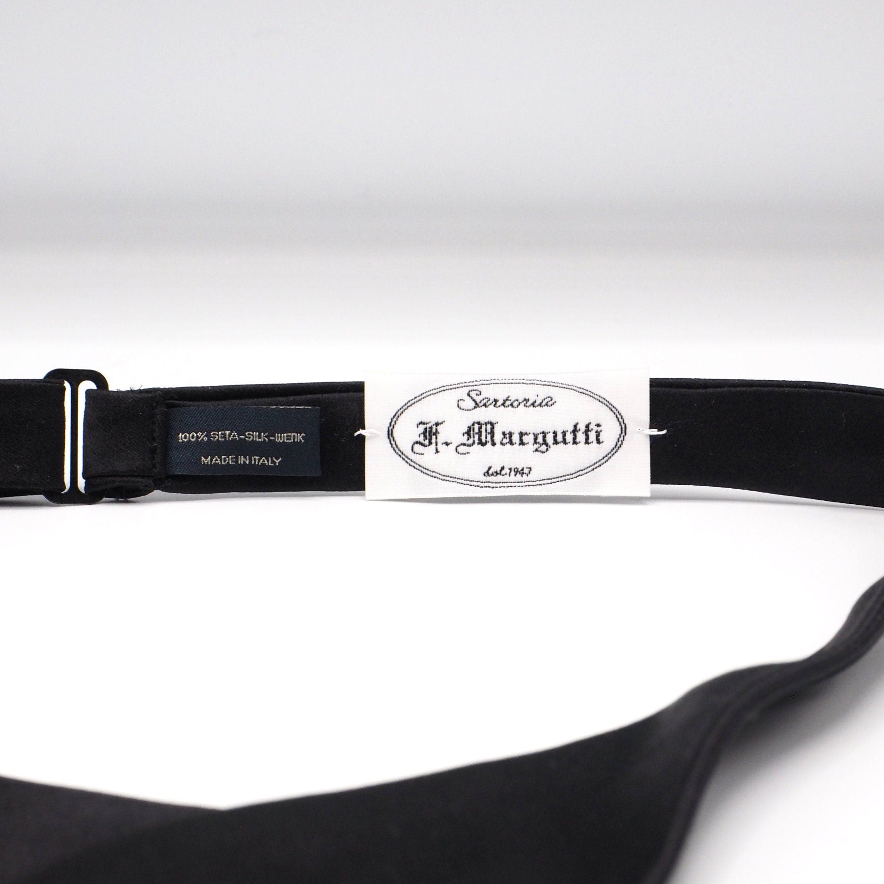 Black bow tie to tie