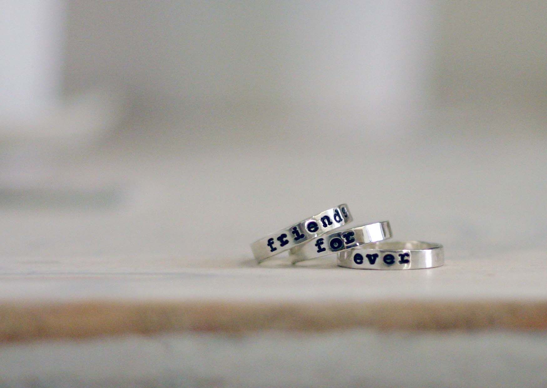 RING WITH A MODULAR MESSAGE