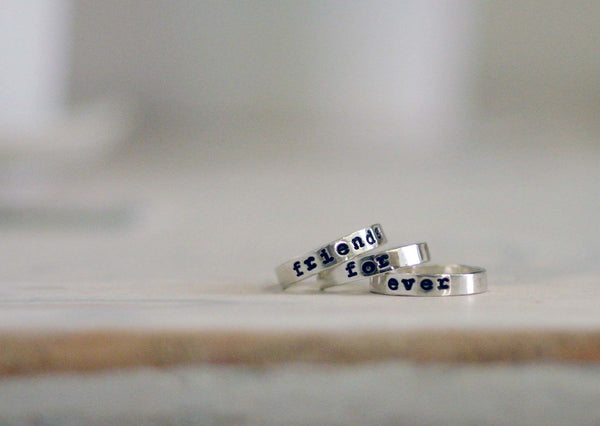 RING WITH A MODULAR MESSAGE