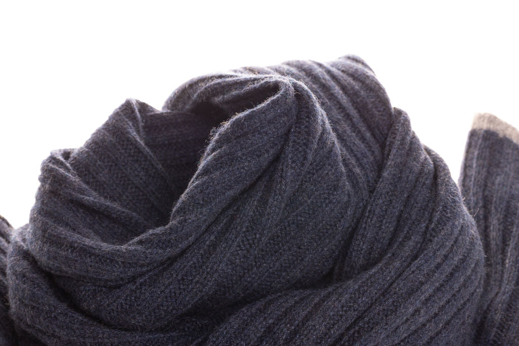 Sciarpa blu con bordino in puro cashmere