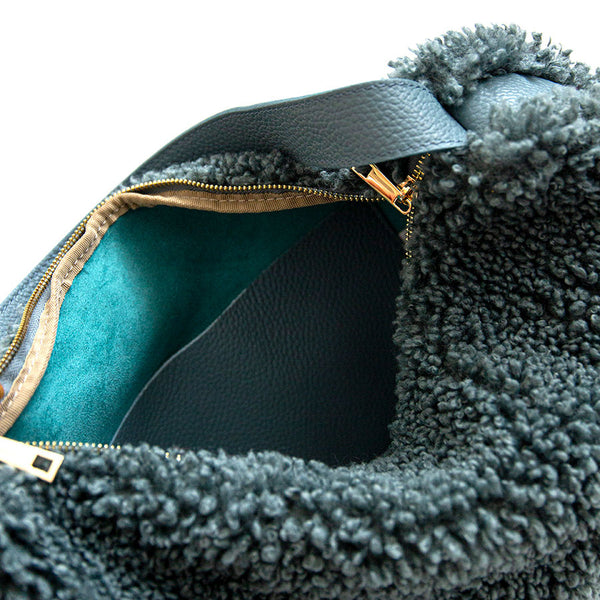 BOUCLE' - leather and eco-fur bag in aviation