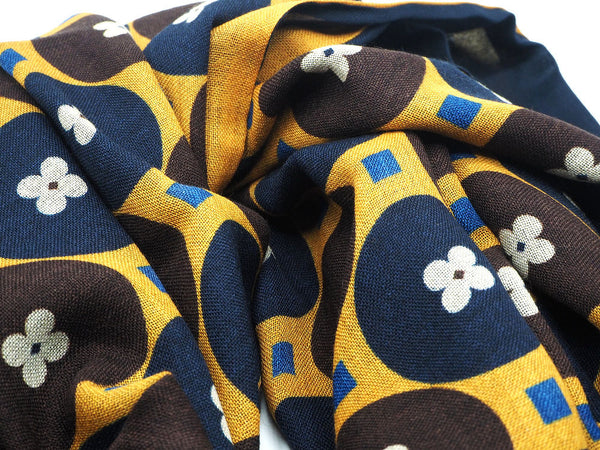 Double layer patterned scarf