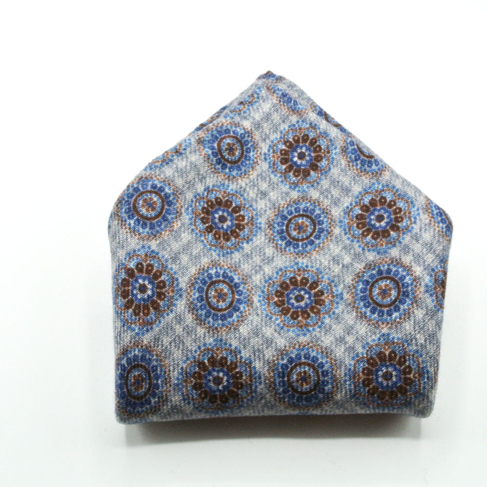 Pochette grigia in pura lana