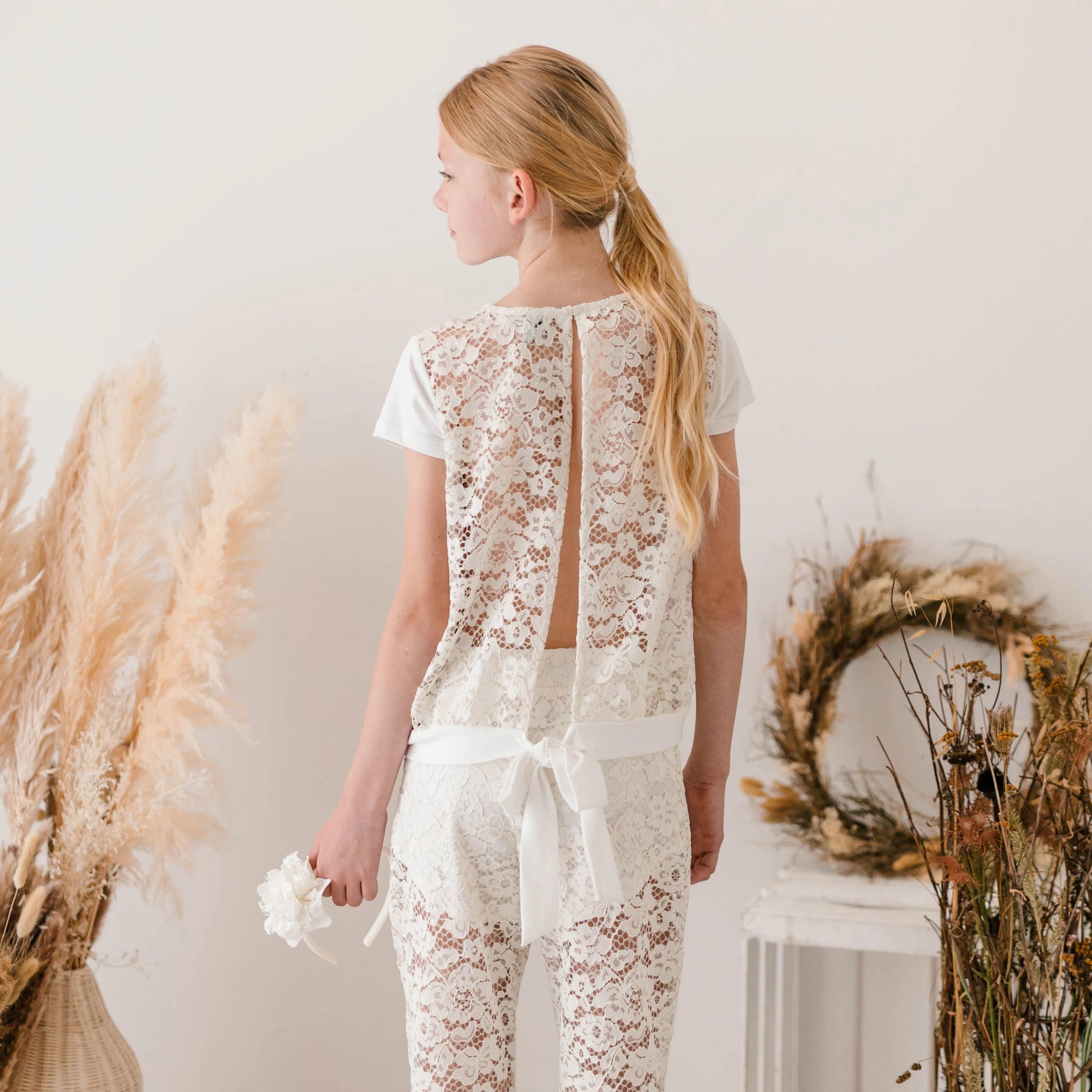 T-SHIRT WITH LACE DETAIL ON THE BACK