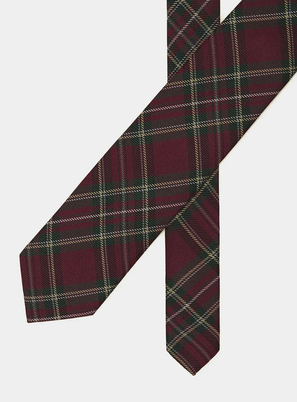 Patterned silk tie