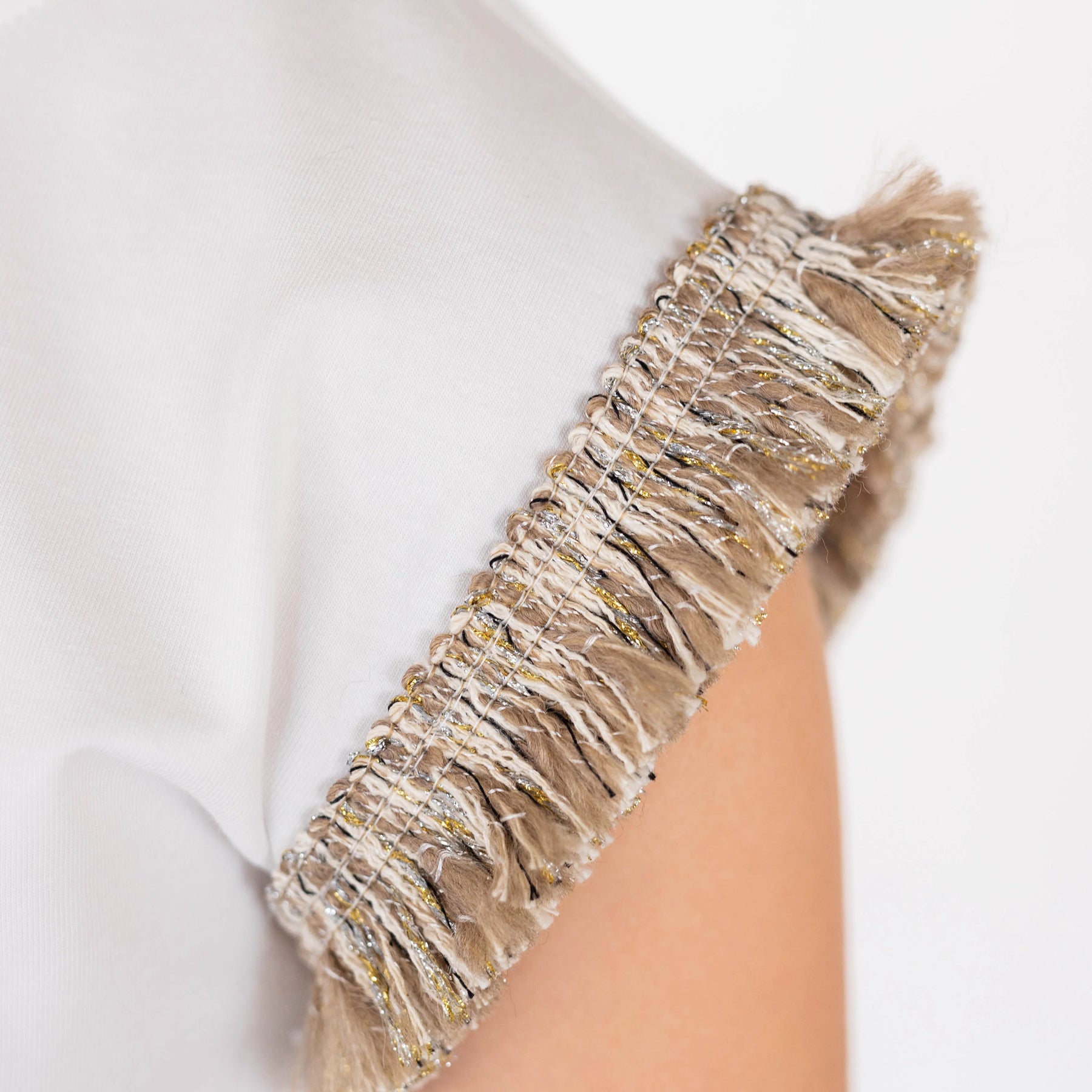 T-SHIRT CROPPED CON FRANGIA ORO