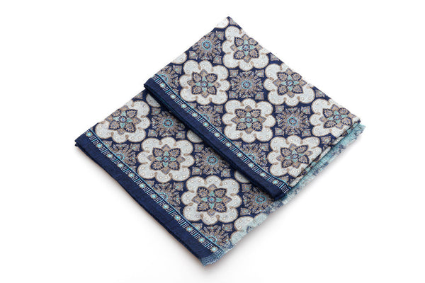 Double-face scarf with pure silk design