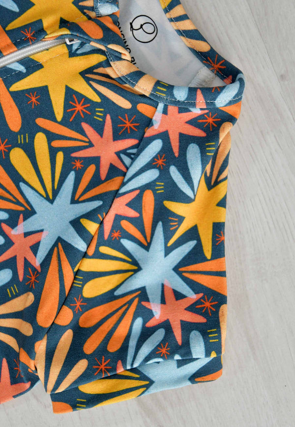 Tutina con zip in bambù - Stelle e fuochi d'artificio - Palloncino blu