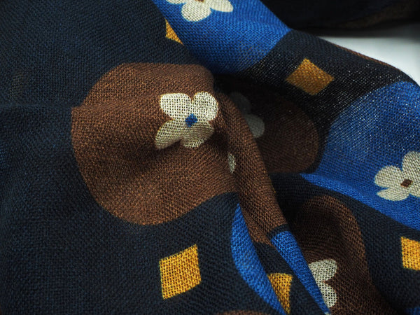 Geometric scarf in pure wool 