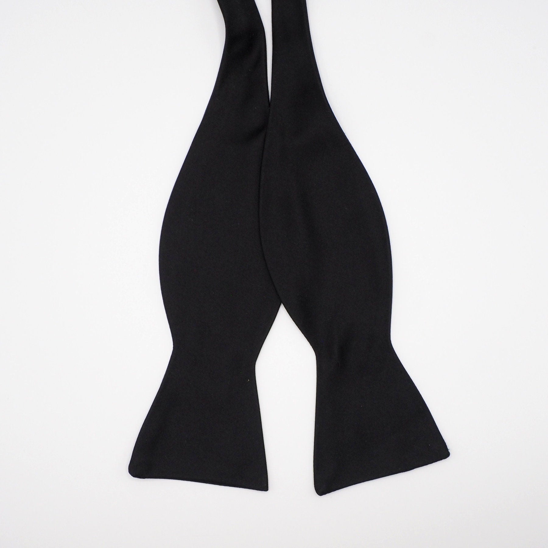 Black bow tie to tie