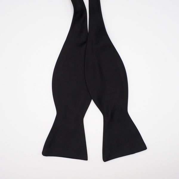 Black bow tie to tie