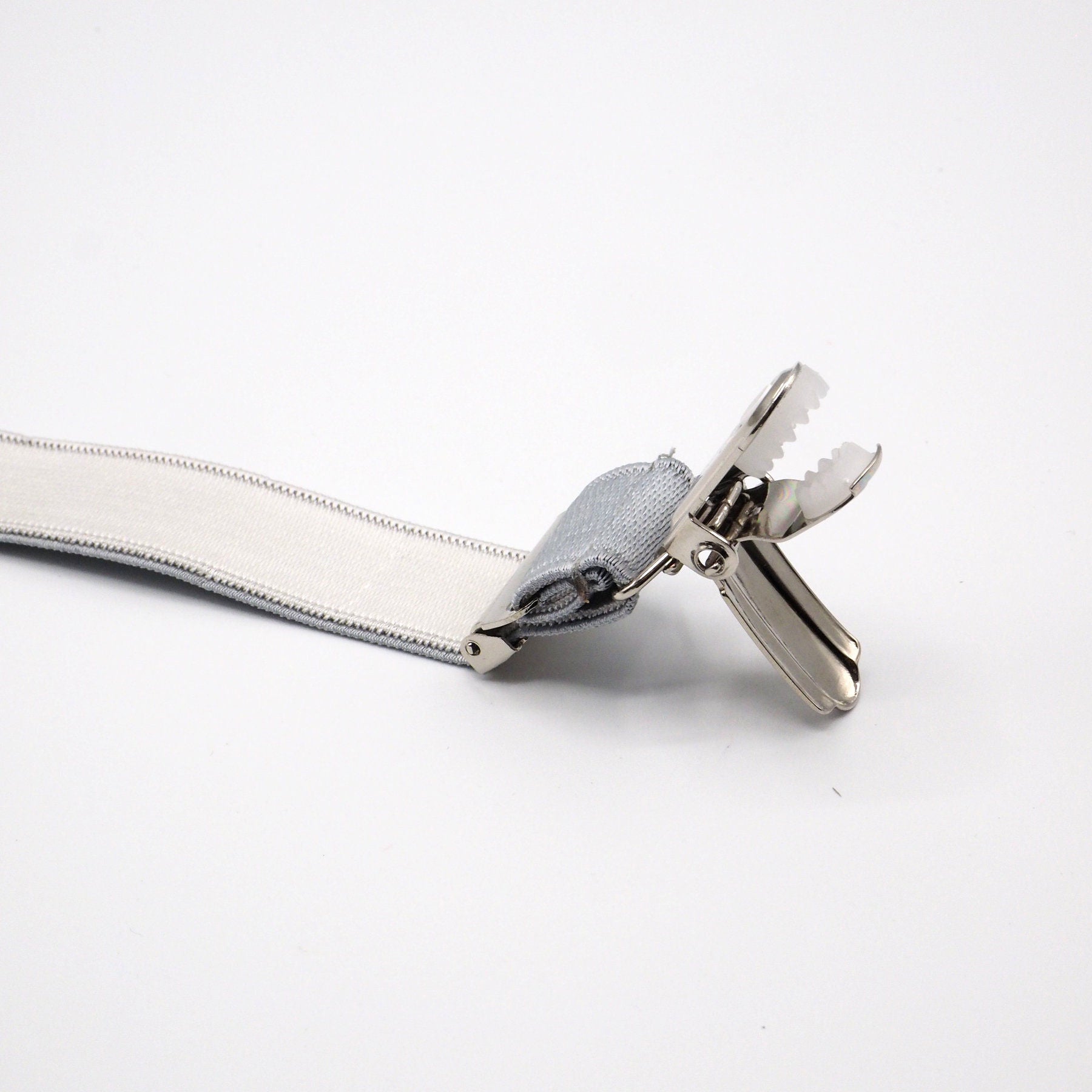 Elegant thin ice braces