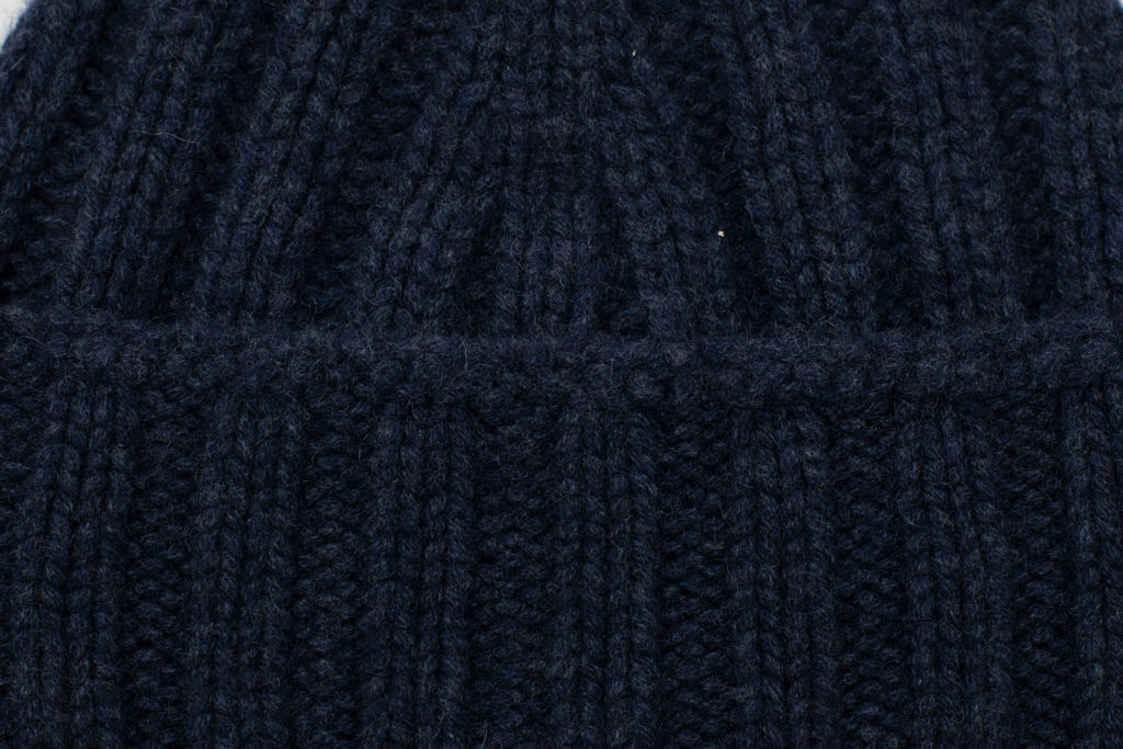 Berretto blu scuro in puro cashmere