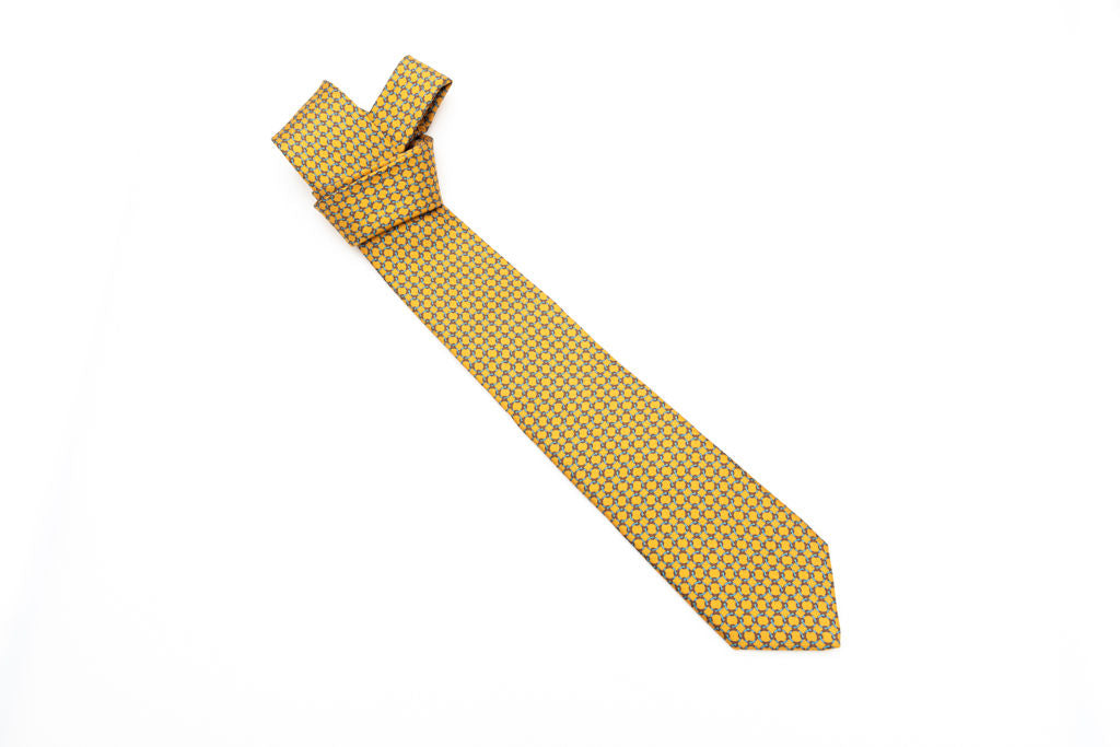 Cravatta giallo ocra con fantasia geometrica 100% seta