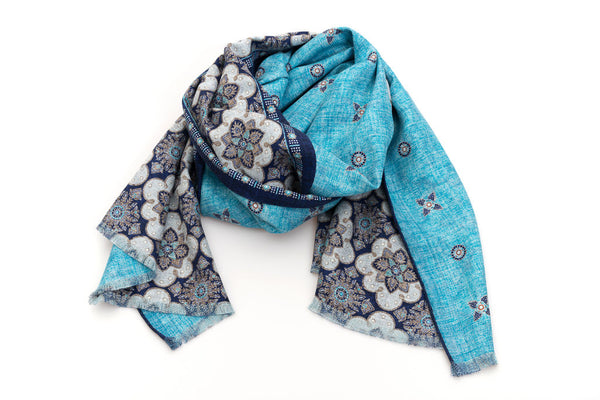 Double-face scarf with pure silk design