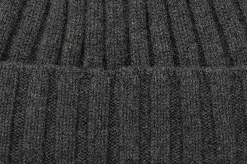 Berretto grigio scuro in puro cashmere