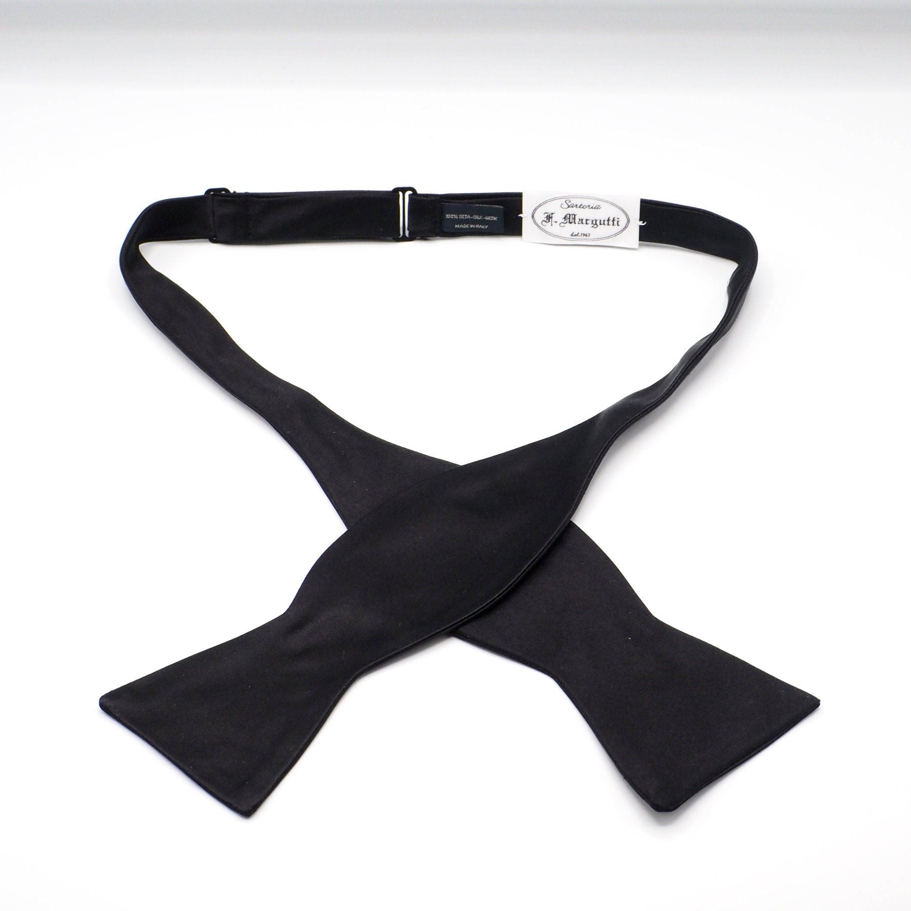 Black bow tie to tie