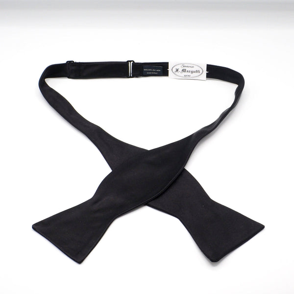 Black bow tie to tie