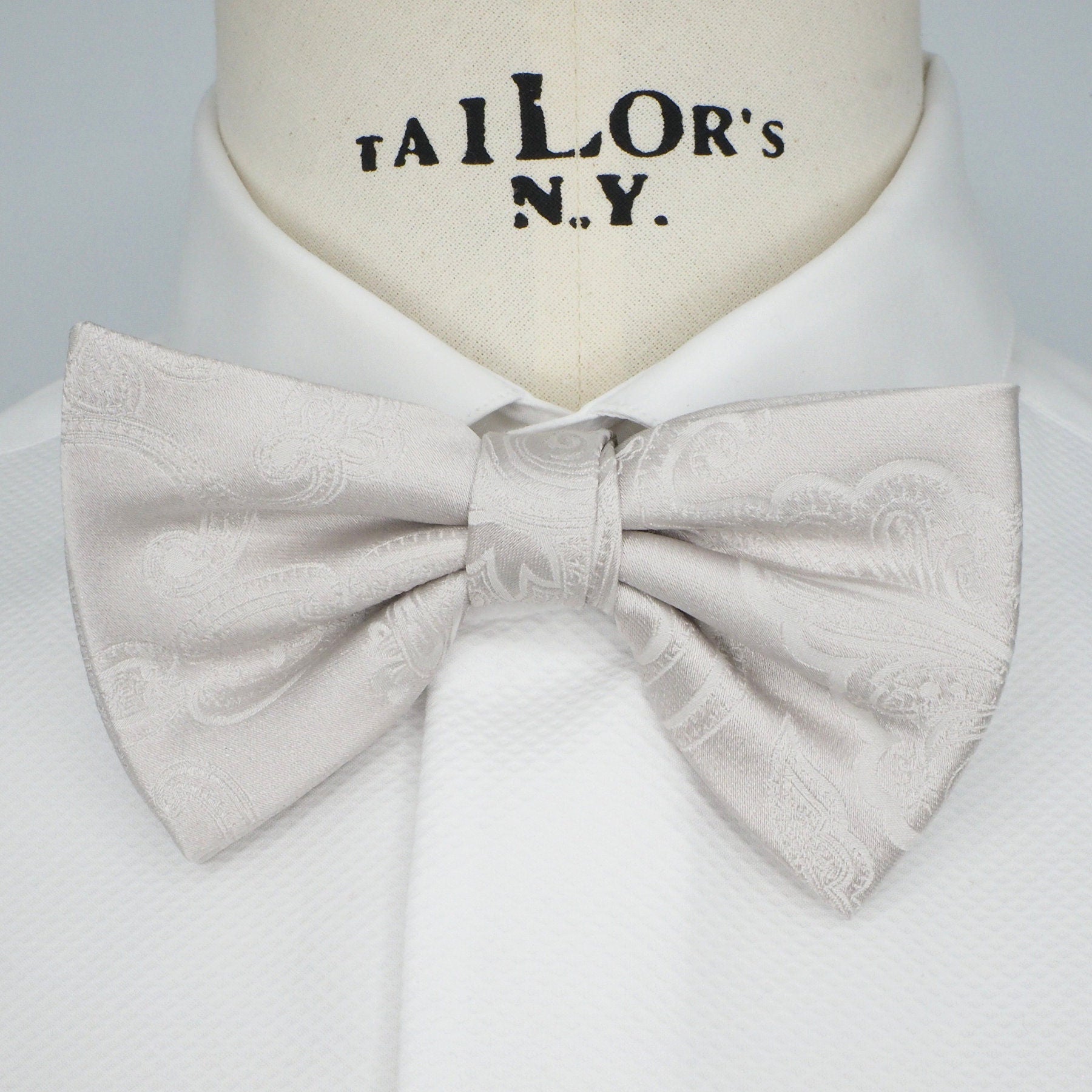 Papillon ricamato grigio perla