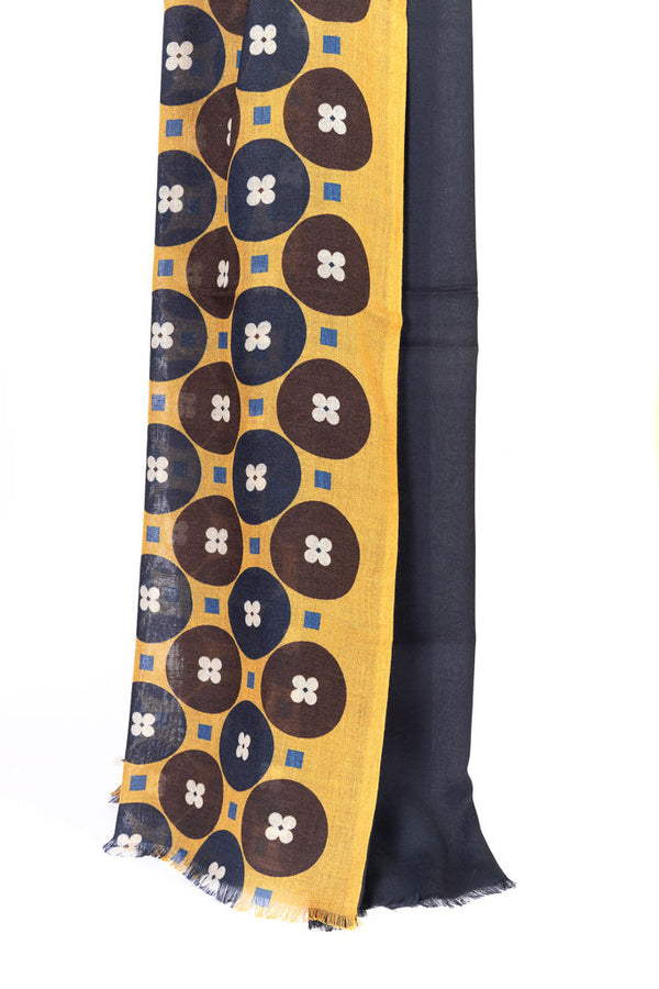 Double layer patterned scarf