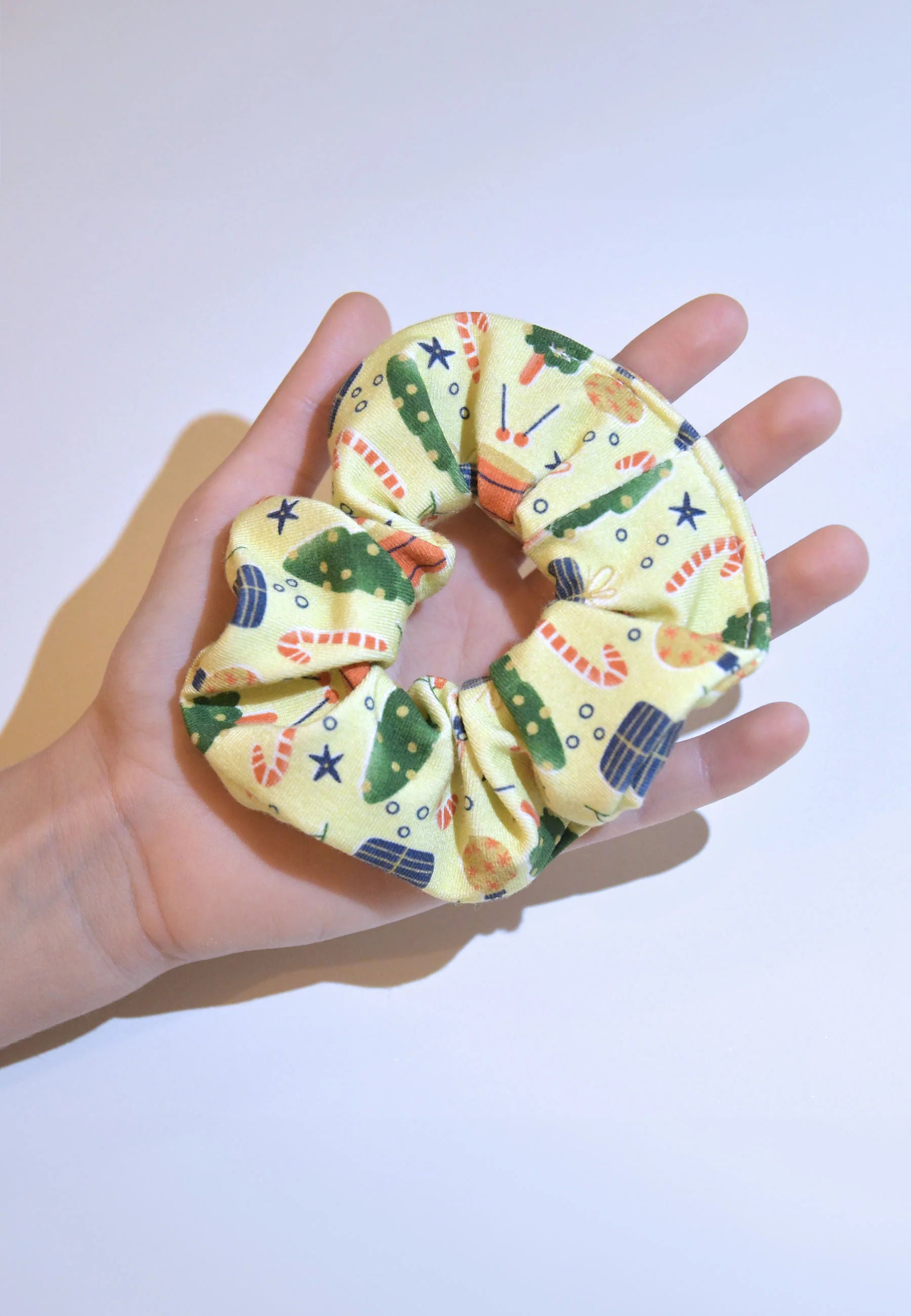 Chouchou (scrunchie) in bambù - Mattina di Natale - Palloncino blu