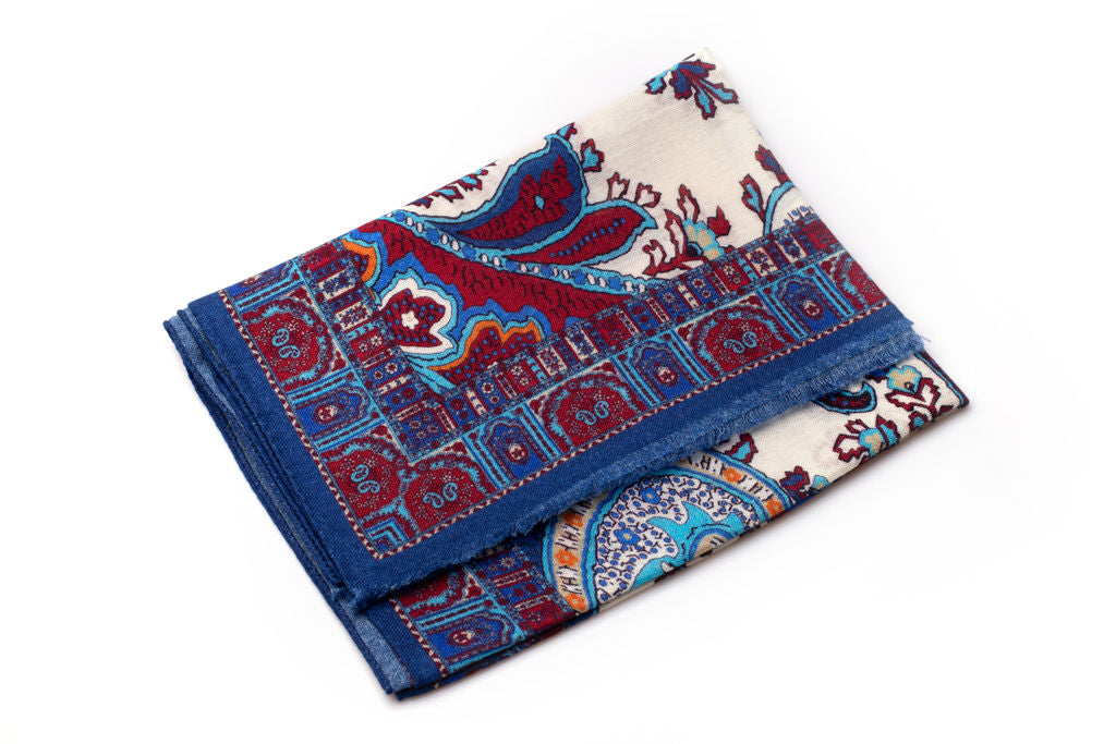 Blue scarf with pure wool pattern