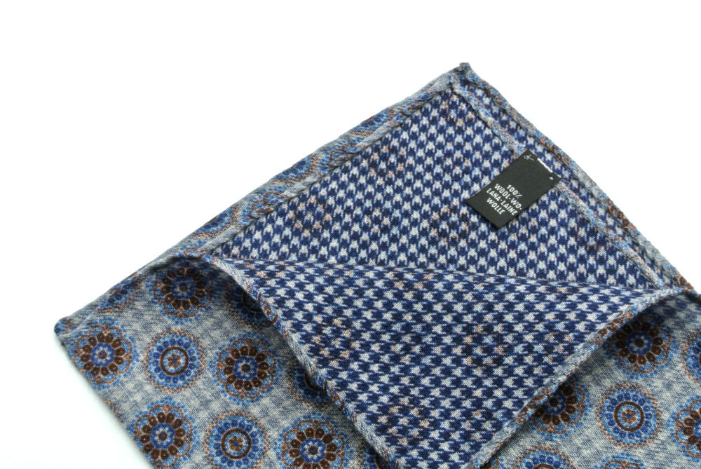 Pochette grigia in pura lana