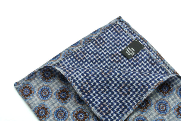 Pochette grigia in pura lana