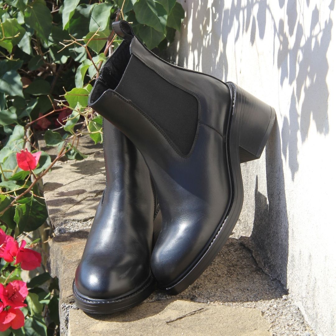 MastroDomenico Women's Handmade Low Ankle Boots - Black 