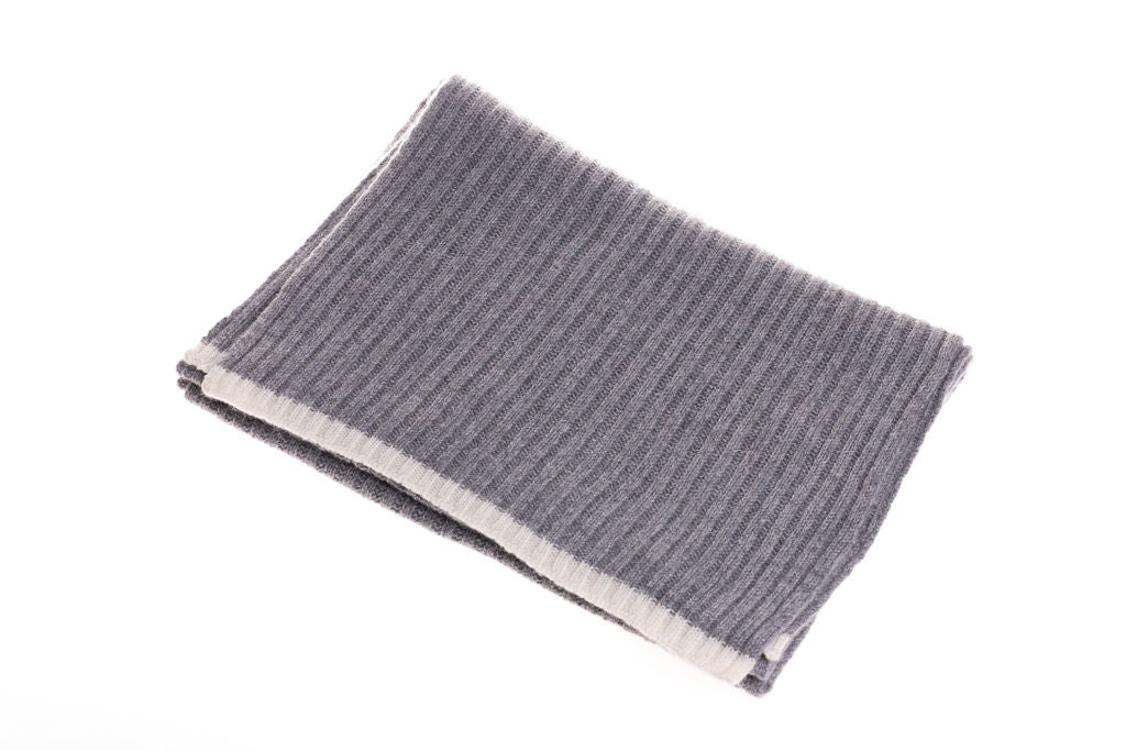 Grey scarf with pure cashmere trim