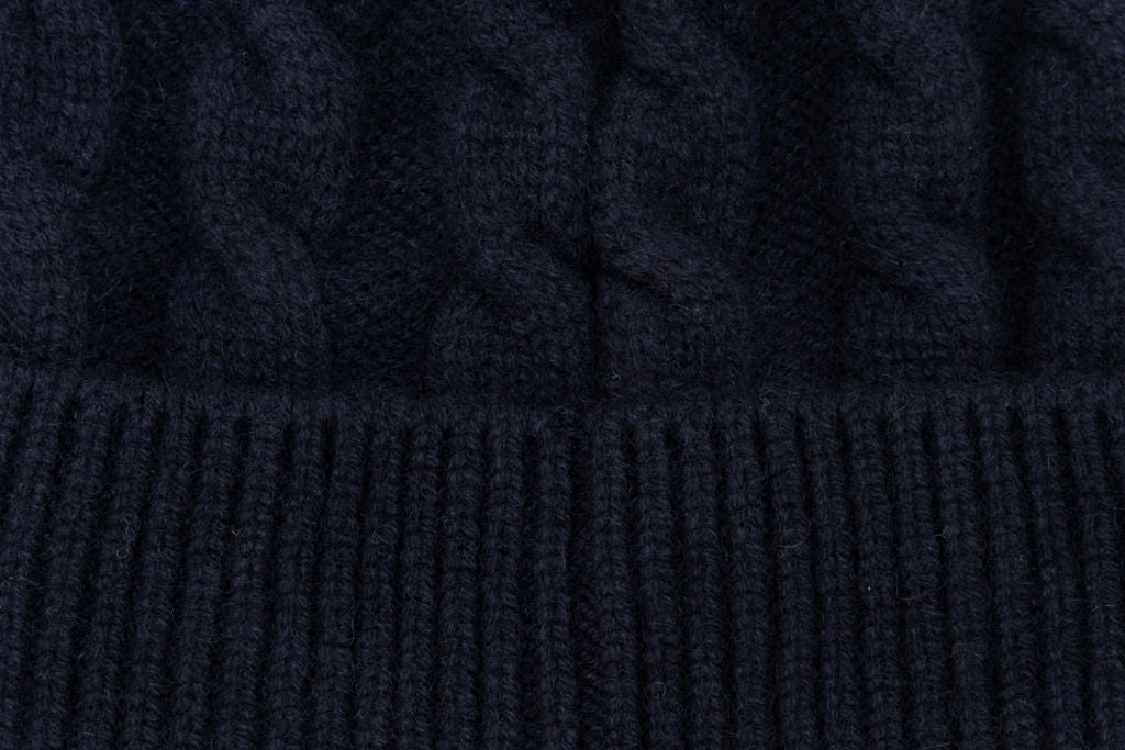 Berretto intrecciato blu notte in cashmere