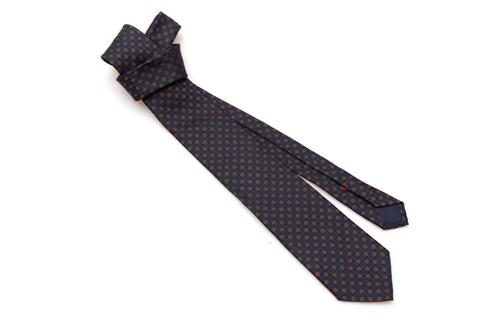 Cravatta blu con pois marrone in pura seta