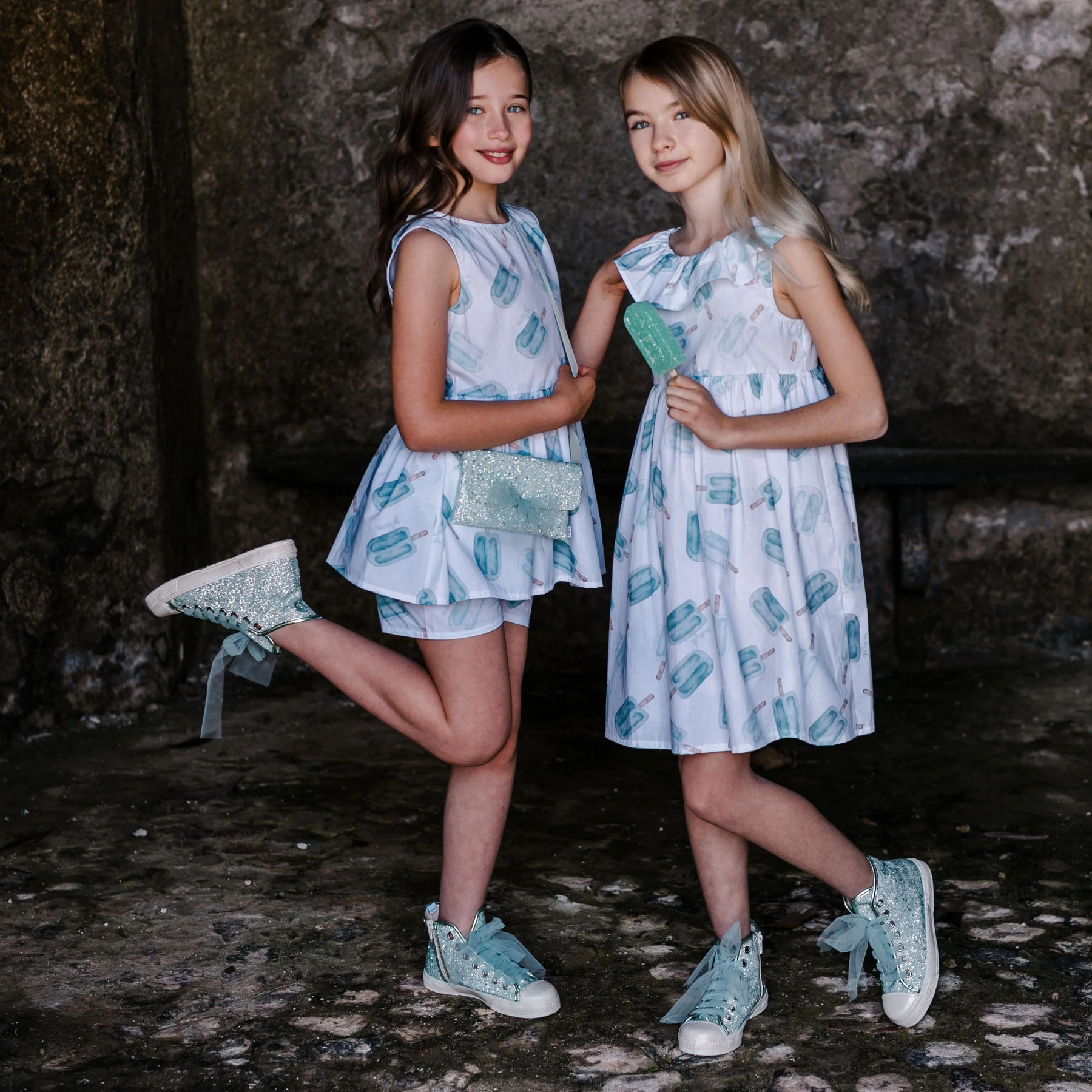 TOP FANTASIA CON CUT OUT E FIOCCO