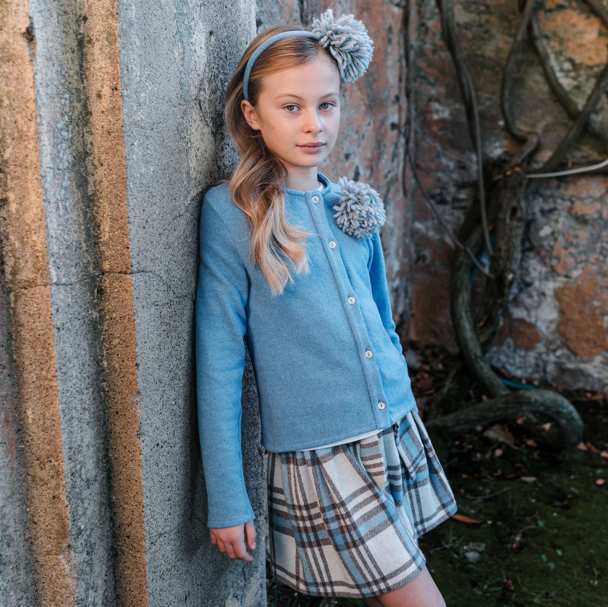 CARDIGAN WITH POMPOM BROOCH