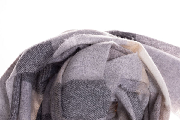 Grey and beige checked scarf in pure cashmere