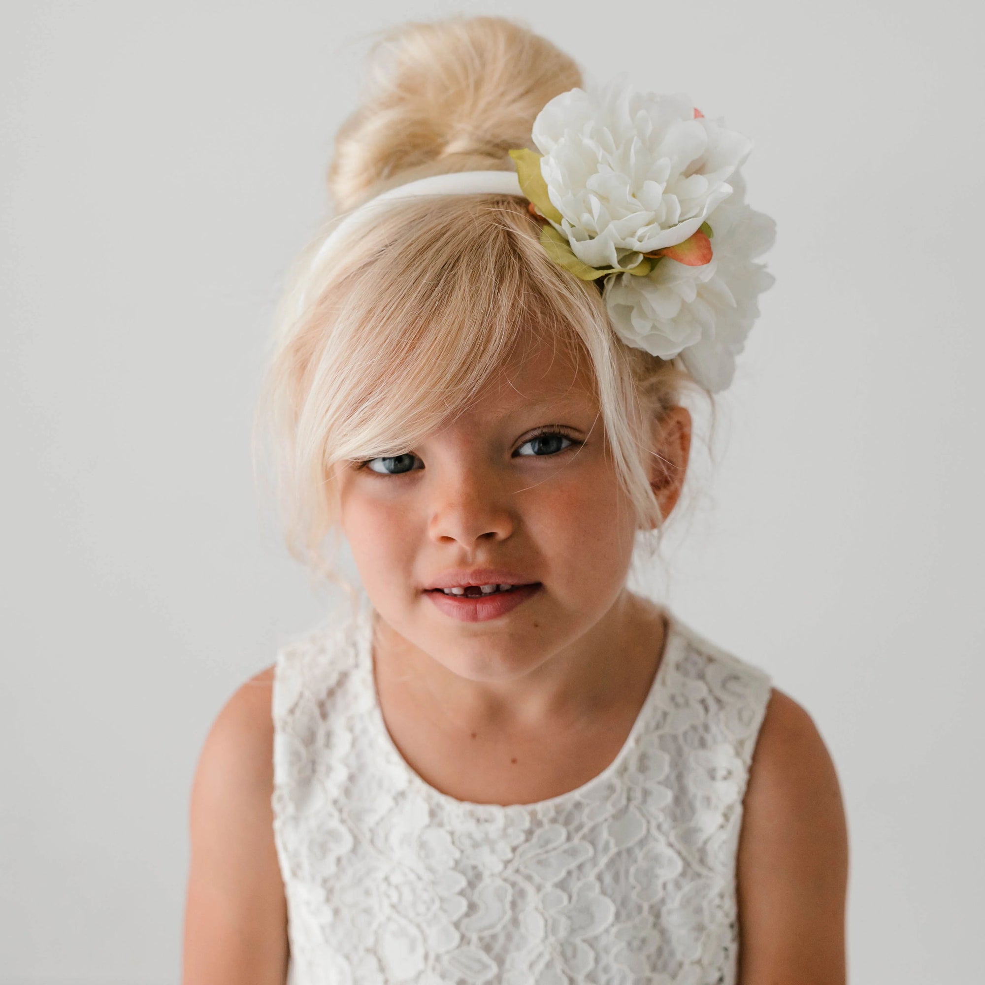 DOUBLE WHITE FLOWER HEADBAND