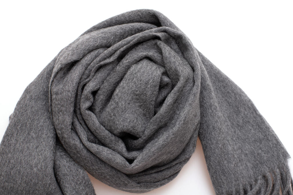 Sciarpa grigia in cashmere