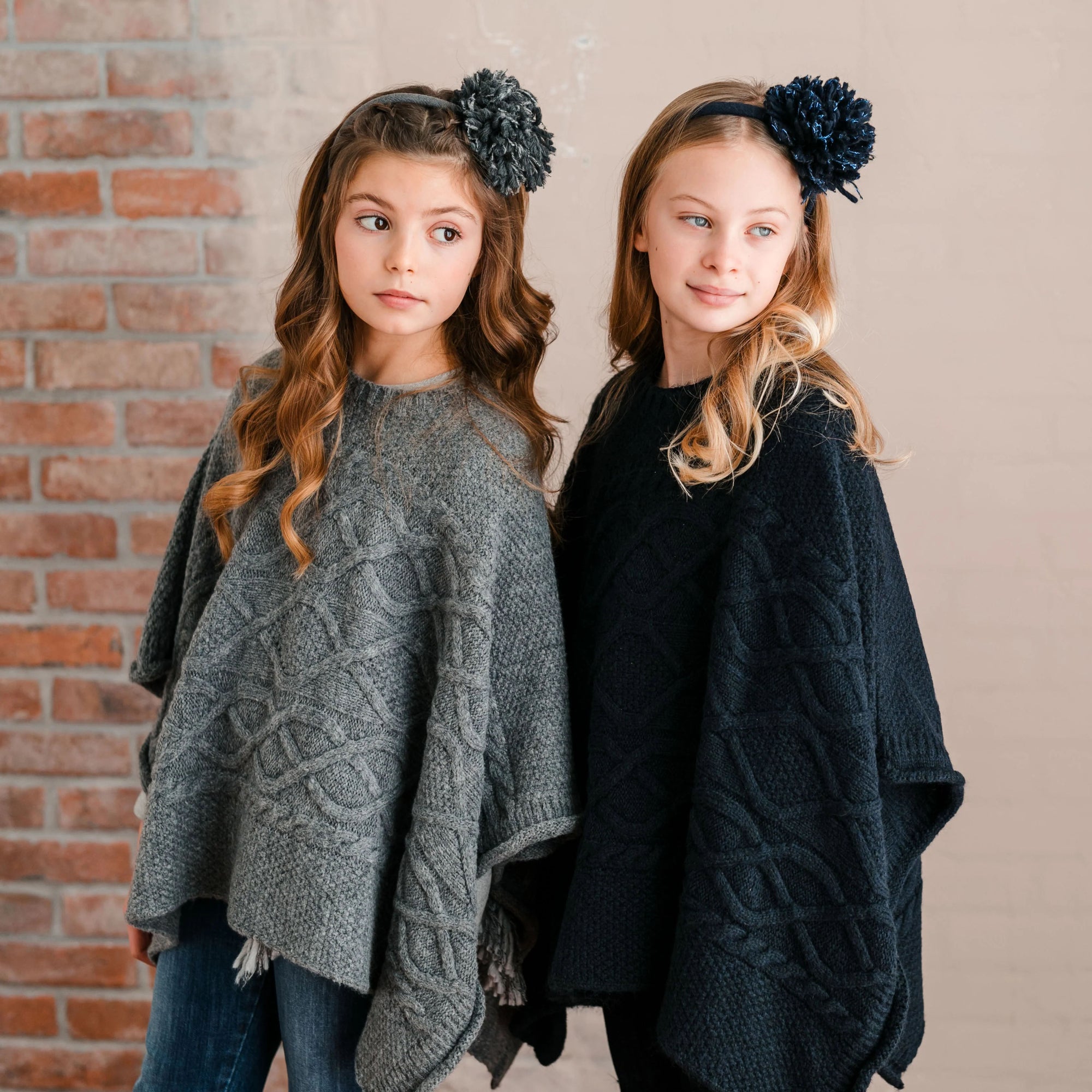 PONCHO IN MAGLIA FANTASIA A TRECCE
