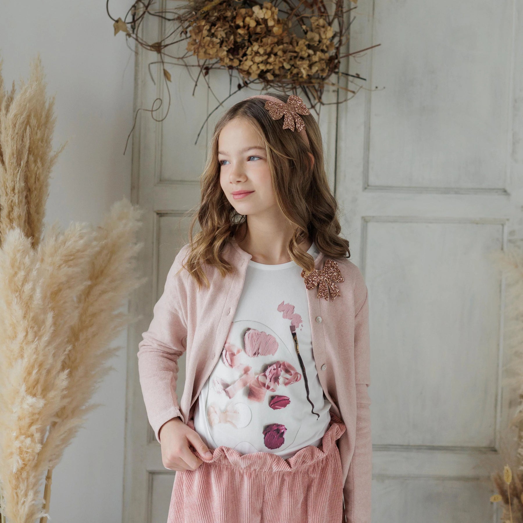 CARDIGAN WITH GLITTER BOW BROOCH