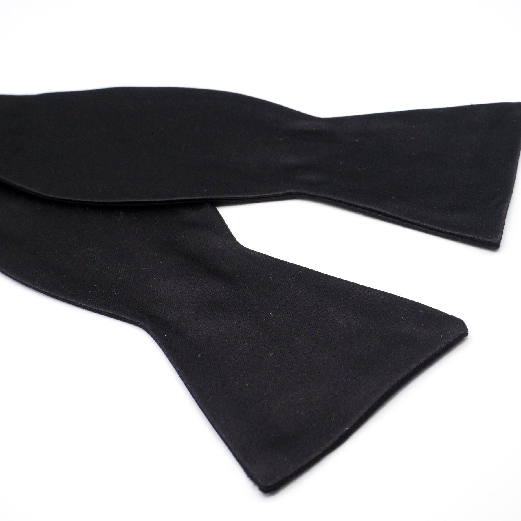 Black bow tie to tie
