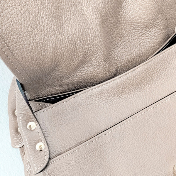 SADDLE - postina a spalla in pelle dollaro latte