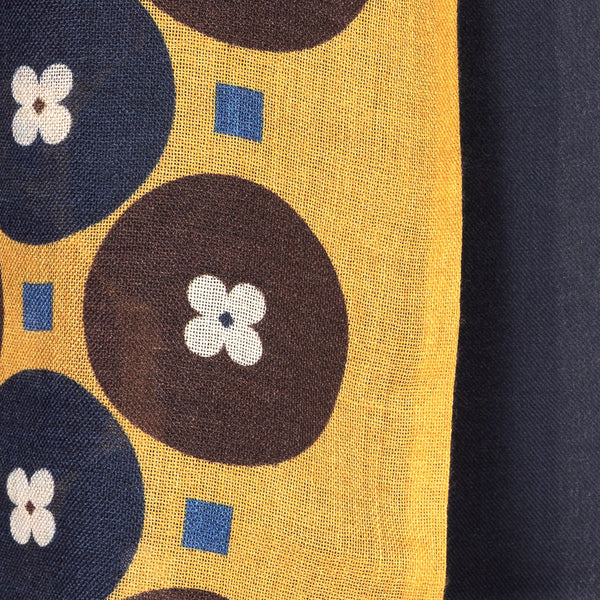 Double layer patterned scarf